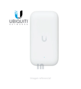 Access Point UniFi UK Ultra Navaja Suiza WiFi 5, MU-MIMO 2x2, instalación flexible, antena omnidireccional integrada, (2) conectores RP-SMA para antenas externas, para interior o exterior (IPX6)